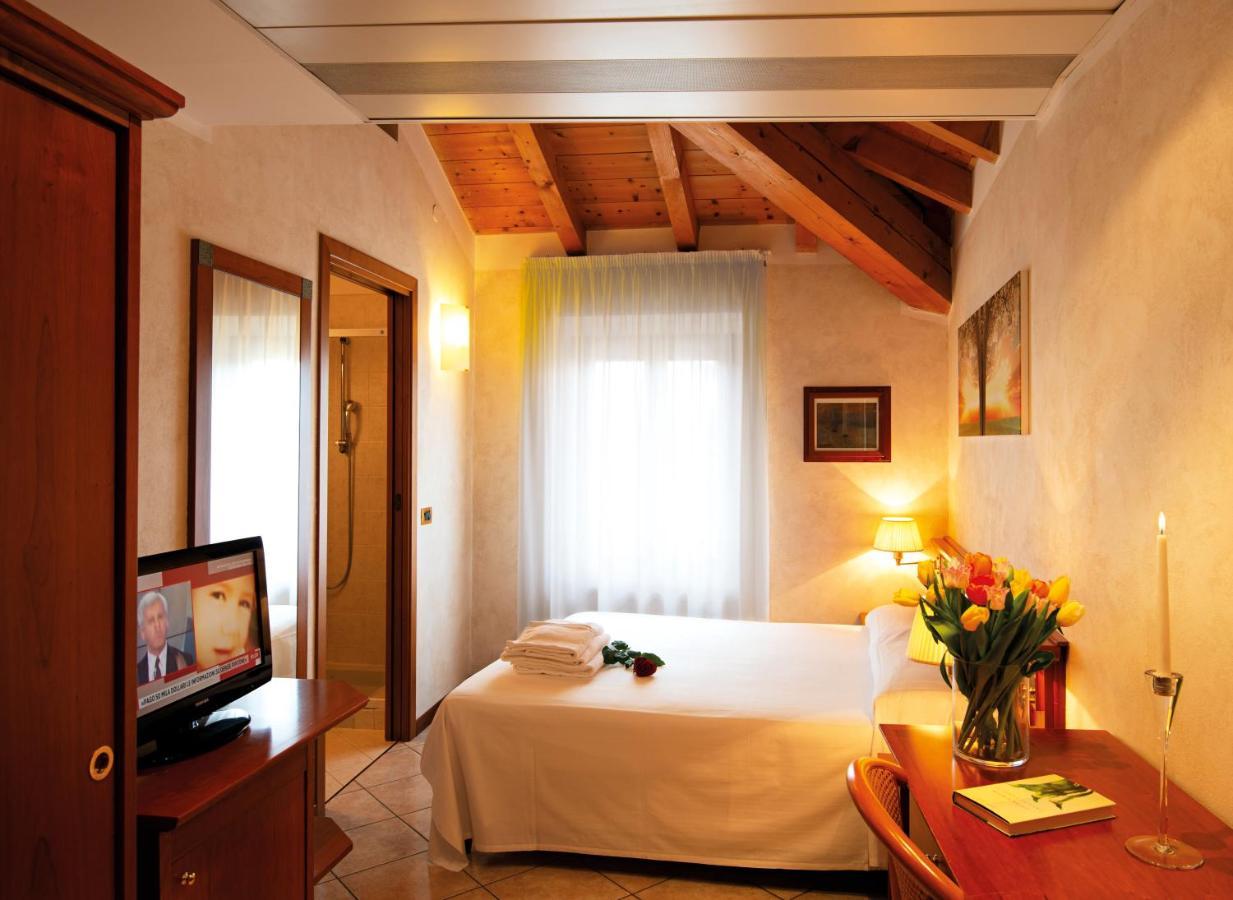 Hotel Corte Regina Sirmione Luaran gambar