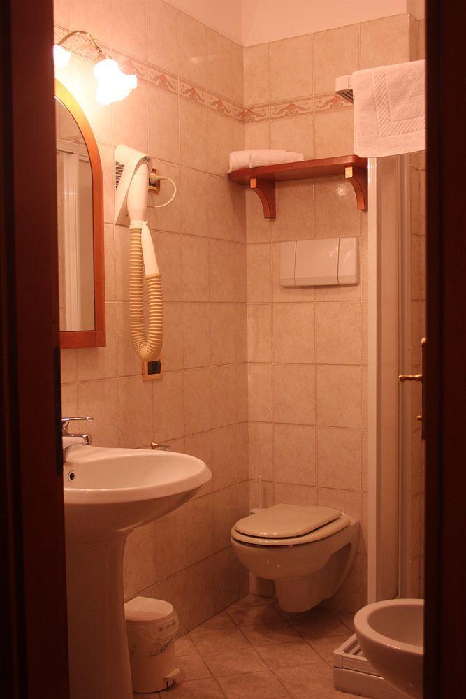 Hotel Corte Regina Sirmione Luaran gambar